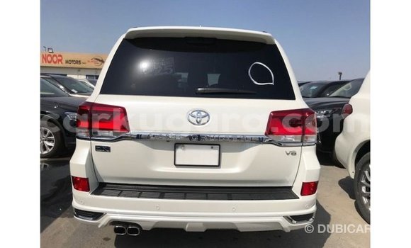 Nunua Imported Toyota Land Cruiser Nyeupe Gari ndani ya Import - Dubai nchini Bujumbura Nunua Imported Toyota Land Cruiser Nyeupe Gari ndani ya Import - Dubai nchini Bujumbura