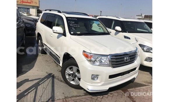 Acheter Import Voiture Toyota Land Cruiser Blanc à Import - Dubai, Bujumbura Acheter Import Voiture Toyota Land Cruiser Blanc à Import - Dubai, Bujumbura