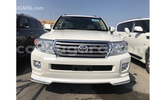 Acheter Import Voiture Toyota Land Cruiser Blanc à Import - Dubai, Bujumbura Acheter Import Voiture Toyota Land Cruiser Blanc à Import - Dubai, Bujumbura