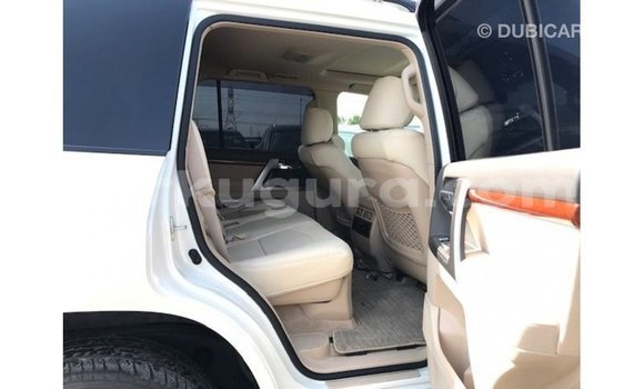 Acheter Import Voiture Toyota Land Cruiser Blanc à Import - Dubai, Bujumbura Acheter Import Voiture Toyota Land Cruiser Blanc à Import - Dubai, Bujumbura