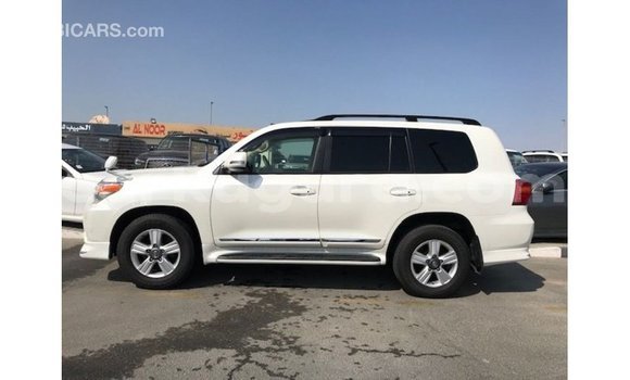 Acheter Import Voiture Toyota Land Cruiser Blanc à Import - Dubai, Bujumbura Acheter Import Voiture Toyota Land Cruiser Blanc à Import - Dubai, Bujumbura