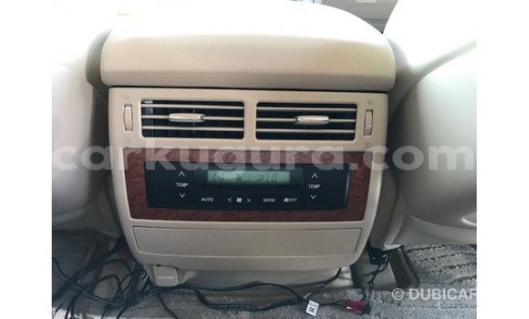 Acheter Import Voiture Toyota Land Cruiser Blanc à Import - Dubai, Bujumbura Acheter Import Voiture Toyota Land Cruiser Blanc à Import - Dubai, Bujumbura