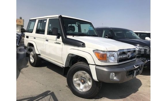 Nunua Imported Toyota Land Cruiser Nyeupe Gari ndani ya Import - Dubai nchini Bujumbura Nunua Imported Toyota Land Cruiser Nyeupe Gari ndani ya Import - Dubai nchini Bujumbura