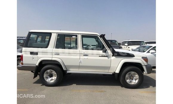 Nunua Imported Toyota Land Cruiser Nyeupe Gari ndani ya Import - Dubai nchini Bujumbura Nunua Imported Toyota Land Cruiser Nyeupe Gari ndani ya Import - Dubai nchini Bujumbura