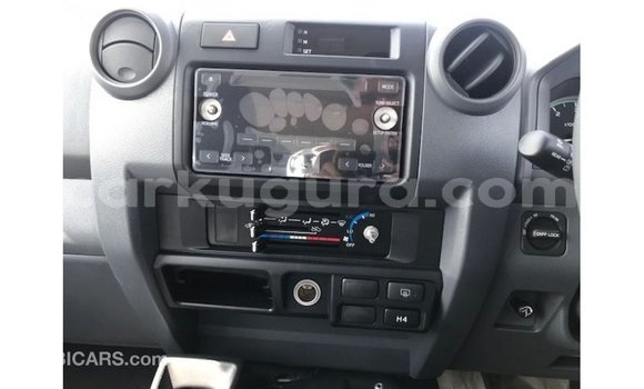Nunua Imported Toyota Land Cruiser Nyeupe Gari ndani ya Import - Dubai nchini Bujumbura Nunua Imported Toyota Land Cruiser Nyeupe Gari ndani ya Import - Dubai nchini Bujumbura