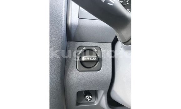 Nunua Imported Toyota Land Cruiser Nyeupe Gari ndani ya Import - Dubai nchini Bujumbura Nunua Imported Toyota Land Cruiser Nyeupe Gari ndani ya Import - Dubai nchini Bujumbura