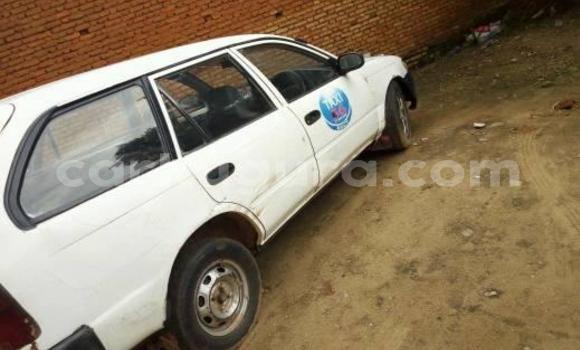 Acheter Occasion Voiture Toyota Corolla Blanc à Bururi au Burundi Acheter Occasion Voiture Toyota Corolla Blanc à Bururi au Burundi