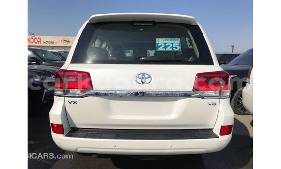 Nunua Imported Toyota Land Cruiser Nyeupe Gari ndani ya Import - Dubai nchini Bujumbura Nunua Imported Toyota Land Cruiser Nyeupe Gari ndani ya Import - Dubai nchini Bujumbura