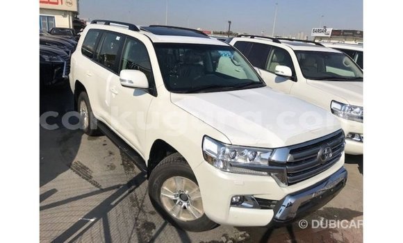 Nunua Imported Toyota Land Cruiser Nyeupe Gari ndani ya Import - Dubai nchini Bujumbura Nunua Imported Toyota Land Cruiser Nyeupe Gari ndani ya Import - Dubai nchini Bujumbura