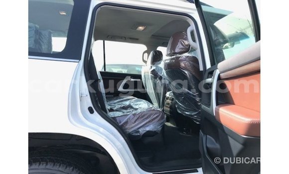 Nunua Imported Toyota Land Cruiser Nyeupe Gari ndani ya Import - Dubai nchini Bujumbura Nunua Imported Toyota Land Cruiser Nyeupe Gari ndani ya Import - Dubai nchini Bujumbura