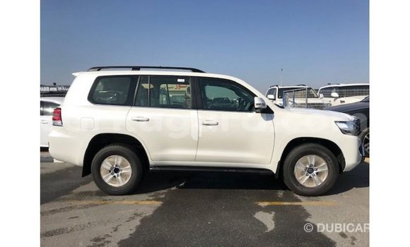 Acheter Import Voiture Toyota Land Cruiser Blanc à Import - Dubai, Bujumbura Acheter Import Voiture Toyota Land Cruiser Blanc à Import - Dubai, Bujumbura
