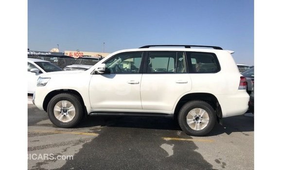 Acheter Import Voiture Toyota Land Cruiser Blanc à Import - Dubai, Bujumbura Acheter Import Voiture Toyota Land Cruiser Blanc à Import - Dubai, Bujumbura