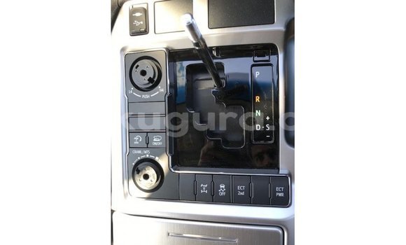 Nunua Imported Toyota Land Cruiser Nyeupe Gari ndani ya Import - Dubai nchini Bujumbura Nunua Imported Toyota Land Cruiser Nyeupe Gari ndani ya Import - Dubai nchini Bujumbura