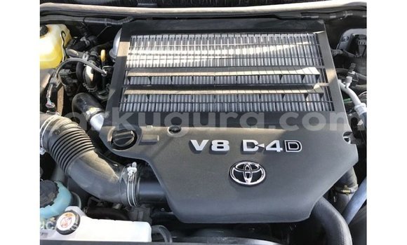 Acheter Import Voiture Toyota Land Cruiser Blanc à Import - Dubai, Bujumbura Acheter Import Voiture Toyota Land Cruiser Blanc à Import - Dubai, Bujumbura