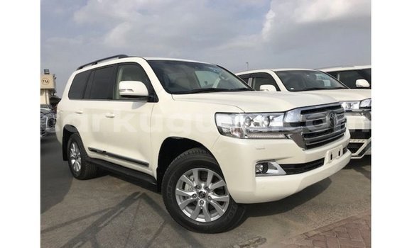 Nunua Imported Toyota Land Cruiser Nyeupe Gari ndani ya Import - Dubai nchini Bujumbura Nunua Imported Toyota Land Cruiser Nyeupe Gari ndani ya Import - Dubai nchini Bujumbura