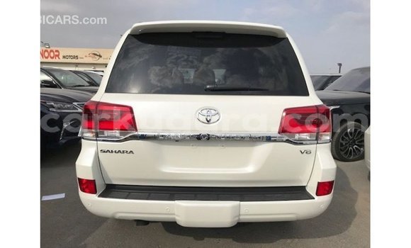 Acheter Import Voiture Toyota Land Cruiser Blanc à Import - Dubai, Bujumbura Acheter Import Voiture Toyota Land Cruiser Blanc à Import - Dubai, Bujumbura