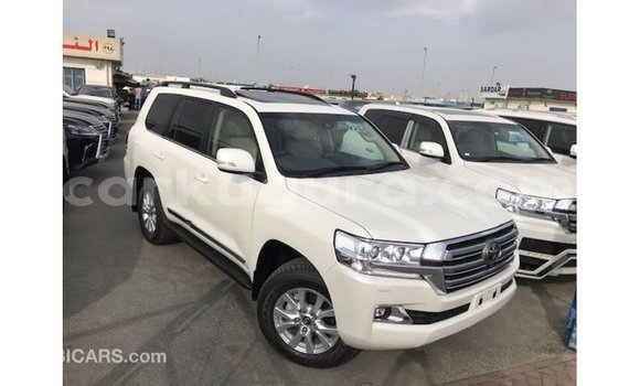 Nunua Imported Toyota Land Cruiser Nyeupe Gari ndani ya Import - Dubai nchini Bujumbura Nunua Imported Toyota Land Cruiser Nyeupe Gari ndani ya Import - Dubai nchini Bujumbura