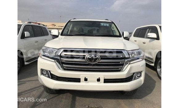 Nunua Imported Toyota Land Cruiser Nyeupe Gari ndani ya Import - Dubai nchini Bujumbura Nunua Imported Toyota Land Cruiser Nyeupe Gari ndani ya Import - Dubai nchini Bujumbura