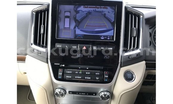 Acheter Import Voiture Toyota Land Cruiser Blanc à Import - Dubai, Bujumbura Acheter Import Voiture Toyota Land Cruiser Blanc à Import - Dubai, Bujumbura