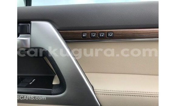 Acheter Import Voiture Toyota Land Cruiser Blanc à Import - Dubai, Bujumbura Acheter Import Voiture Toyota Land Cruiser Blanc à Import - Dubai, Bujumbura