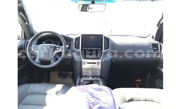 Nunua Imported Toyota Land Cruiser Nyeupe Gari ndani ya Import - Dubai nchini Bujumbura Nunua Imported Toyota Land Cruiser Nyeupe Gari ndani ya Import - Dubai nchini Bujumbura