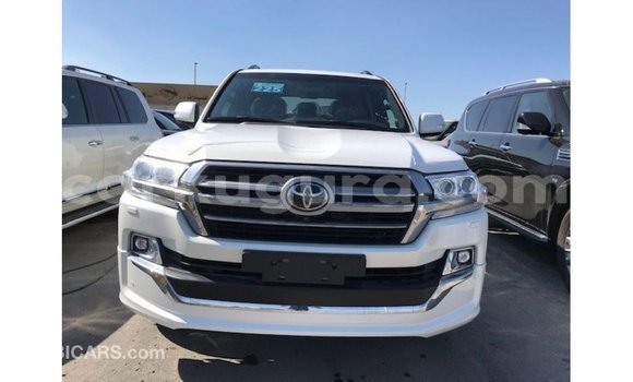 Nunua Imported Toyota Land Cruiser Nyeupe Gari ndani ya Import - Dubai nchini Bujumbura Nunua Imported Toyota Land Cruiser Nyeupe Gari ndani ya Import - Dubai nchini Bujumbura