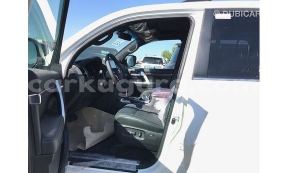 Nunua Imported Toyota Land Cruiser Nyeupe Gari ndani ya Import - Dubai nchini Bujumbura Nunua Imported Toyota Land Cruiser Nyeupe Gari ndani ya Import - Dubai nchini Bujumbura
