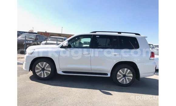 Nunua Imported Toyota Land Cruiser Nyeupe Gari ndani ya Import - Dubai nchini Bujumbura Nunua Imported Toyota Land Cruiser Nyeupe Gari ndani ya Import - Dubai nchini Bujumbura