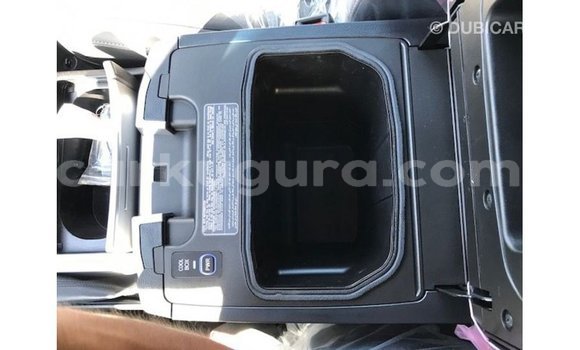 Nunua Imported Toyota Land Cruiser Nyeupe Gari ndani ya Import - Dubai nchini Bujumbura Nunua Imported Toyota Land Cruiser Nyeupe Gari ndani ya Import - Dubai nchini Bujumbura