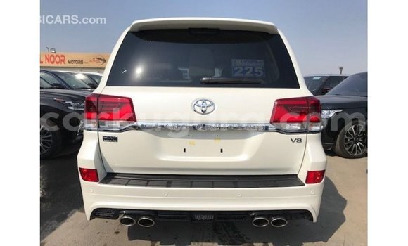Acheter Import Voiture Toyota Land Cruiser Blanc à Import - Dubai, Bujumbura Acheter Import Voiture Toyota Land Cruiser Blanc à Import - Dubai, Bujumbura