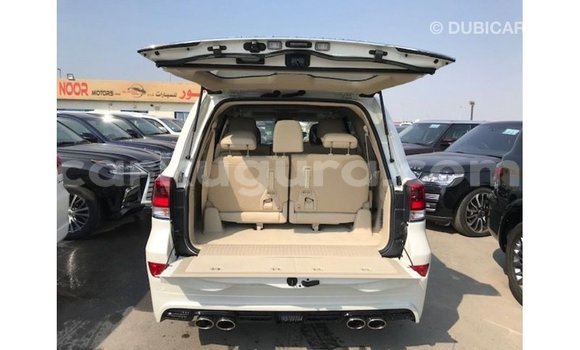 Acheter Import Voiture Toyota Land Cruiser Blanc à Import - Dubai, Bujumbura Acheter Import Voiture Toyota Land Cruiser Blanc à Import - Dubai, Bujumbura