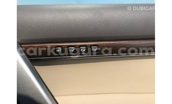 Acheter Import Voiture Toyota Land Cruiser Blanc à Import - Dubai, Bujumbura Acheter Import Voiture Toyota Land Cruiser Blanc à Import - Dubai, Bujumbura