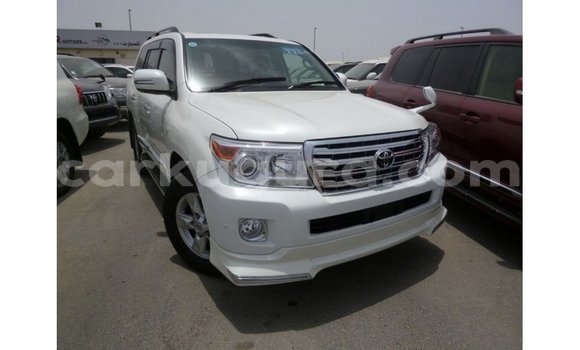 Acheter Import Voiture Toyota Land Cruiser Blanc à Import - Dubai, Bujumbura Acheter Import Voiture Toyota Land Cruiser Blanc à Import - Dubai, Bujumbura