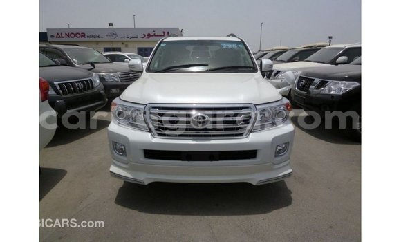 Acheter Import Voiture Toyota Land Cruiser Blanc à Import - Dubai, Bujumbura Acheter Import Voiture Toyota Land Cruiser Blanc à Import - Dubai, Bujumbura