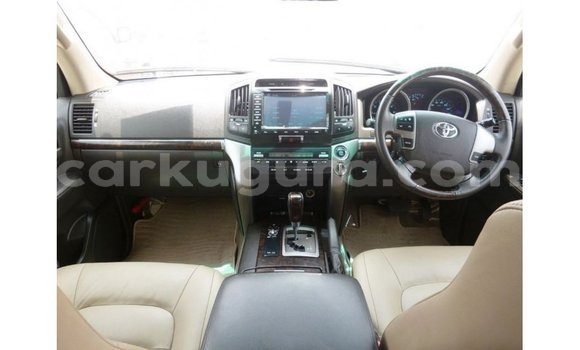 Acheter Import Voiture Toyota Land Cruiser Blanc à Import - Dubai, Bujumbura Acheter Import Voiture Toyota Land Cruiser Blanc à Import - Dubai, Bujumbura