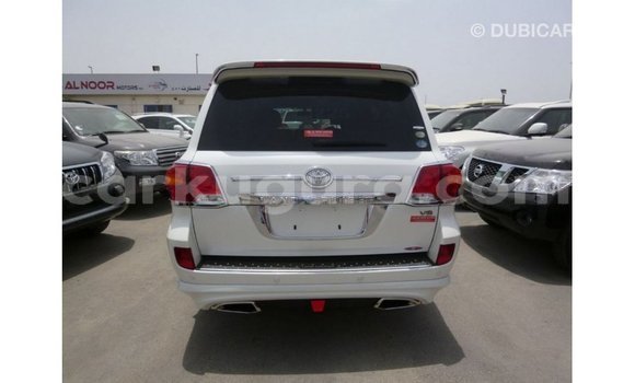 Acheter Import Voiture Toyota Land Cruiser Blanc à Import - Dubai, Bujumbura Acheter Import Voiture Toyota Land Cruiser Blanc à Import - Dubai, Bujumbura