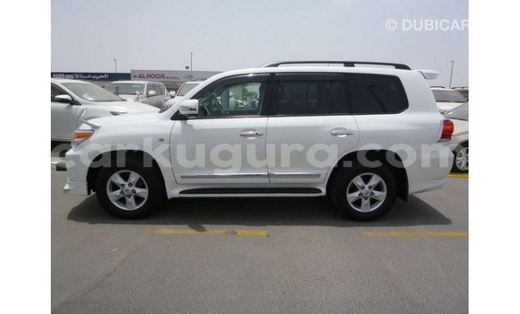 Acheter Import Voiture Toyota Land Cruiser Blanc à Import - Dubai, Bujumbura Acheter Import Voiture Toyota Land Cruiser Blanc à Import - Dubai, Bujumbura