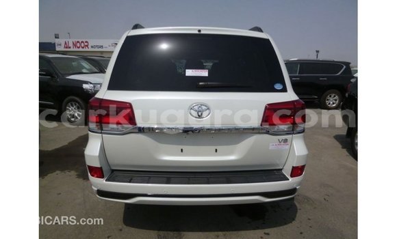 Acheter Import Voiture Toyota Land Cruiser Blanc à Import - Dubai, Bujumbura Acheter Import Voiture Toyota Land Cruiser Blanc à Import - Dubai, Bujumbura
