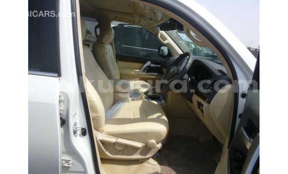 Acheter Import Voiture Toyota Land Cruiser Blanc à Import - Dubai, Bujumbura Acheter Import Voiture Toyota Land Cruiser Blanc à Import - Dubai, Bujumbura