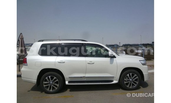 Acheter Import Voiture Toyota Land Cruiser Blanc à Import - Dubai, Bujumbura Acheter Import Voiture Toyota Land Cruiser Blanc à Import - Dubai, Bujumbura