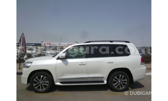 Acheter Import Voiture Toyota Land Cruiser Blanc à Import - Dubai, Bujumbura Acheter Import Voiture Toyota Land Cruiser Blanc à Import - Dubai, Bujumbura