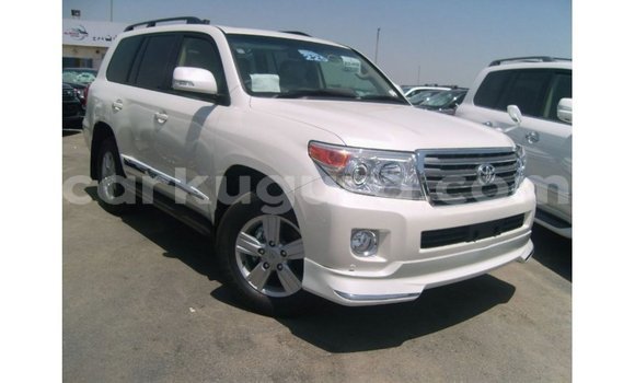 Acheter Import Voiture Toyota Land Cruiser Blanc à Import - Dubai, Bujumbura Acheter Import Voiture Toyota Land Cruiser Blanc à Import - Dubai, Bujumbura
