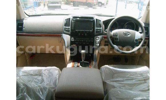 Acheter Import Voiture Toyota Land Cruiser Blanc à Import - Dubai, Bujumbura Acheter Import Voiture Toyota Land Cruiser Blanc à Import - Dubai, Bujumbura