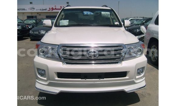 Acheter Import Voiture Toyota Land Cruiser Blanc à Import - Dubai, Bujumbura Acheter Import Voiture Toyota Land Cruiser Blanc à Import - Dubai, Bujumbura