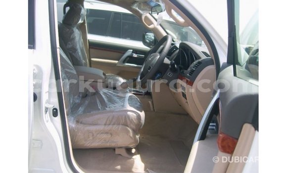 Acheter Import Voiture Toyota Land Cruiser Blanc à Import - Dubai, Bujumbura Acheter Import Voiture Toyota Land Cruiser Blanc à Import - Dubai, Bujumbura