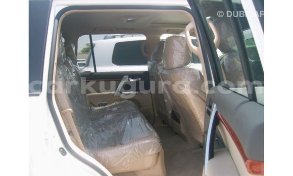 Acheter Import Voiture Toyota Land Cruiser Blanc à Import - Dubai, Bujumbura Acheter Import Voiture Toyota Land Cruiser Blanc à Import - Dubai, Bujumbura