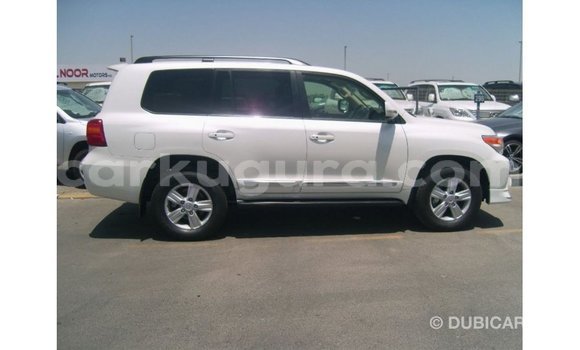 Acheter Import Voiture Toyota Land Cruiser Blanc à Import - Dubai, Bujumbura Acheter Import Voiture Toyota Land Cruiser Blanc à Import - Dubai, Bujumbura