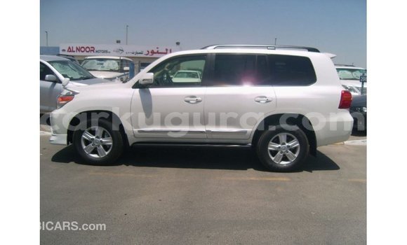 Acheter Import Voiture Toyota Land Cruiser Blanc à Import - Dubai, Bujumbura Acheter Import Voiture Toyota Land Cruiser Blanc à Import - Dubai, Bujumbura