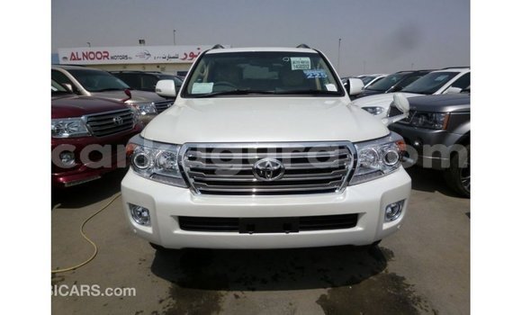 Acheter Import Voiture Toyota Land Cruiser Blanc à Import - Dubai, Bujumbura Acheter Import Voiture Toyota Land Cruiser Blanc à Import - Dubai, Bujumbura