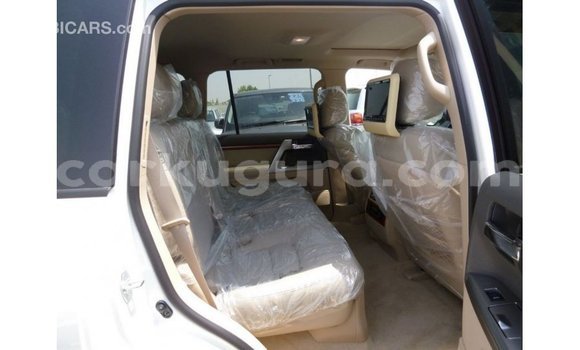 Acheter Import Voiture Toyota Land Cruiser Blanc à Import - Dubai, Bujumbura Acheter Import Voiture Toyota Land Cruiser Blanc à Import - Dubai, Bujumbura